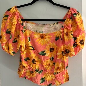 Sadie & Sage Scoop Neck Smocked Waist Cropped Top Size Small Pre-Loved
PTP 15.5